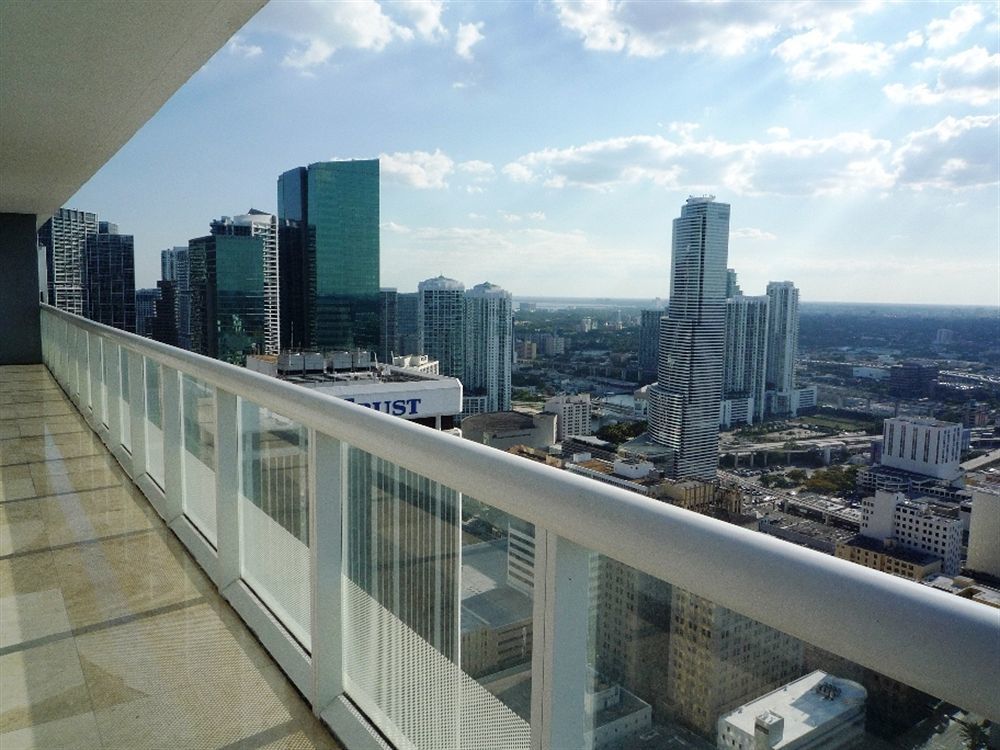 Luxury Apartments At 50 Biscayne Miami Exteriör bild